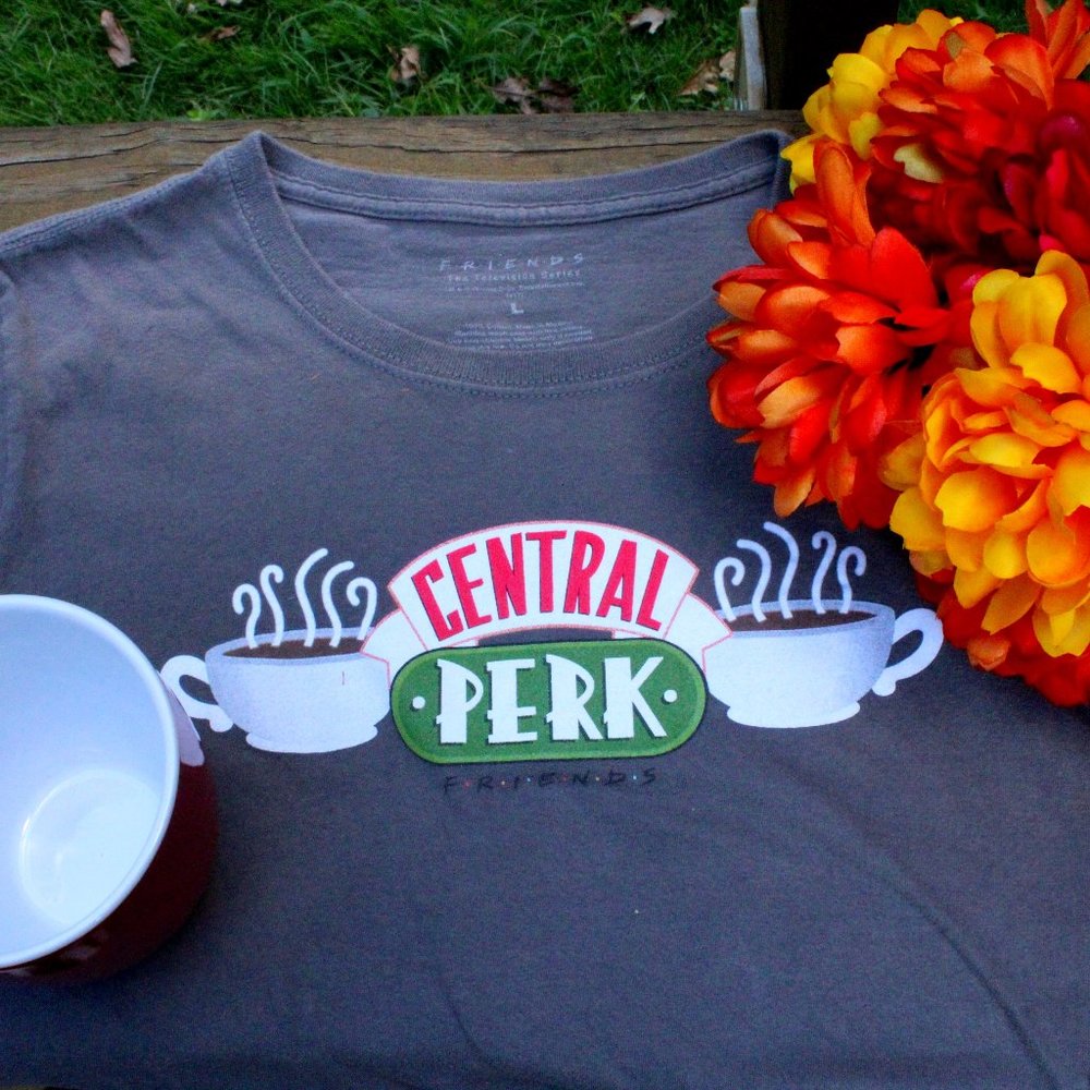 Central Perk T-Shirt ☕️("Friends")